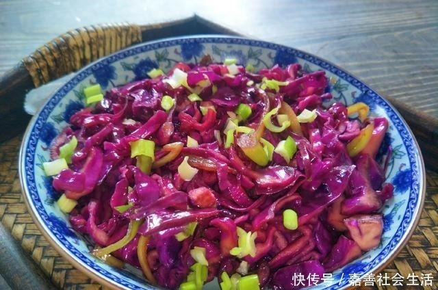 凉拌|天气炎热，分享1道胖人爱吃的低脂菜，隔三差五吃，衣服渐宽松