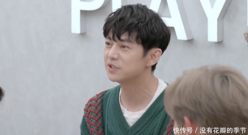 赵丽颖|赵丽颖录节目沉默寡言状态差，何炅耿直提醒：麻烦偶尔说几句话