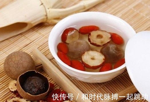 山楂|山楂和4物搭配泡水喝，连喝一个月，湿气排光光