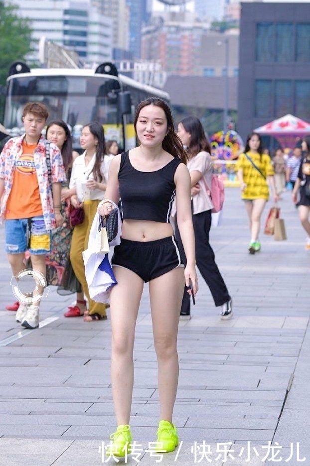 气质|气质女生的简约风穿搭,青春靓丽感满满!