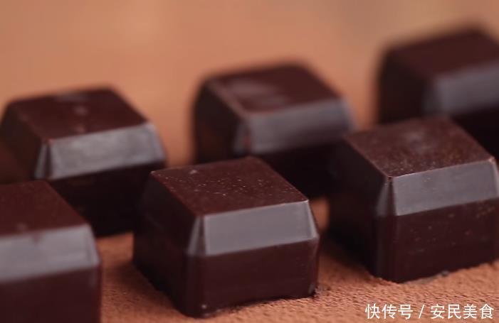 家中自制牛奶巧克力,丝滑香甜,口感醇厚,真是太好吃了