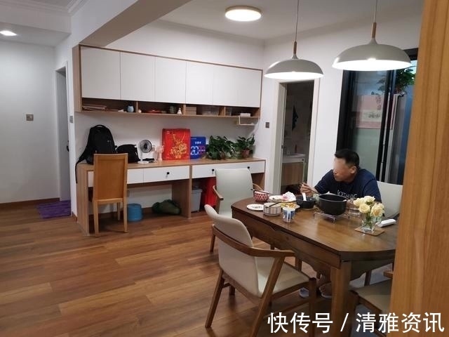 电视背景墙|一家三口终于幸福入住,电视墙非常实用,再多东西都能装,晒晒