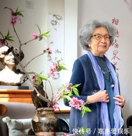 叶嘉莹$他与温庭筠齐名,一词短短4句,道尽无奈,其中2字成网络流行语