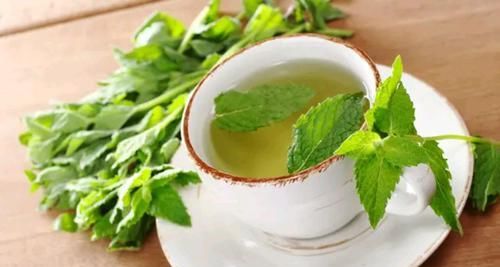 总感觉喉咙里有痰，却一直咳不出来，怎么办？不妨试试这4个方法