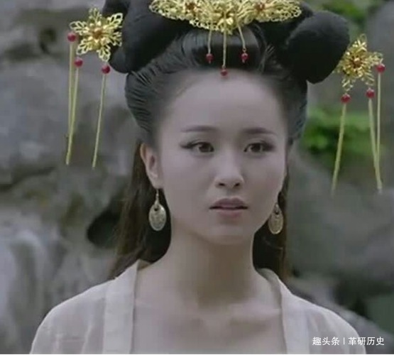 巅峰|她头婚嫁给一傻子,二婚直接当皇后,经历5次被废又重回巅峰