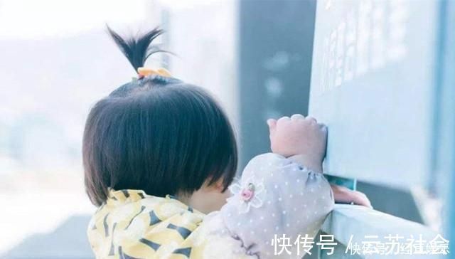 很无奈|刚给女儿买的鞋就被穿别人脚上了,家长的话让幼师辞职,很无奈