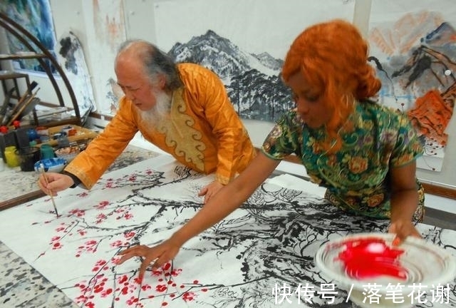 非洲@2011年,53岁画家杨彦娶了非洲学生,老来得子后,却突然选择出家