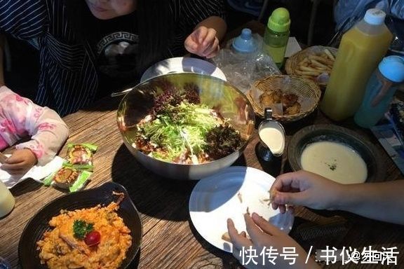 同桌|哪些孩子将来会更有出息?看在餐桌上的表现,一目了然