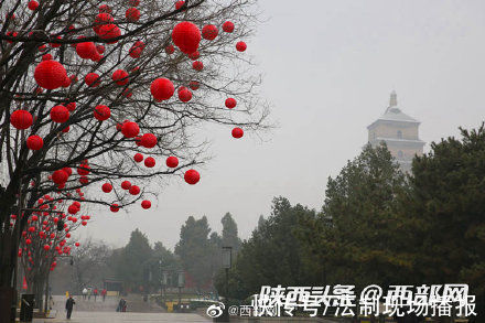 芙蓉园|西安大雁塔景区挂满红灯笼浓浓年味，芙蓉园巨型老虎彩灯快做好了