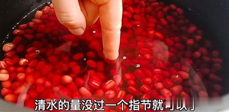 80岁的老奶奶吃了一辈子的红豆,不打豆浆不熬粥,越吃越精神