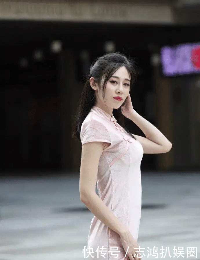 秋光冷|银烛秋光冷画屏, 轻罗小扇扑流萤,粉色旗袍演绎的复古优雅之美