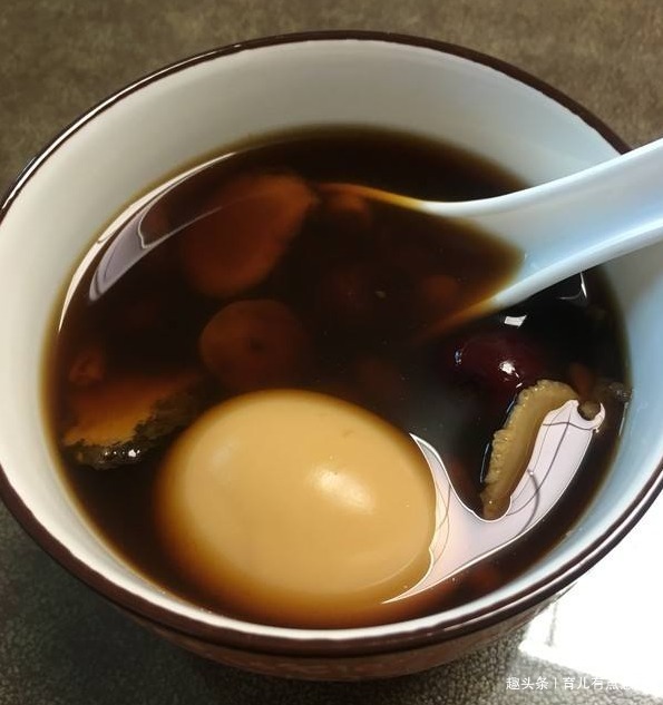 养胃|女人别亏待自己,多喝这碗汤,称穷人的阿胶,养胃补血,肌肤水灵