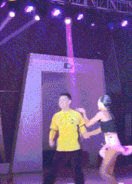 |搞笑GIF:姑娘,你能接受这么大的宝宝吗?