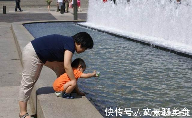 小林|人贩子当众抢娃,反咬宝妈是不忠的妻子,宝妈急中生智的反应救了娃