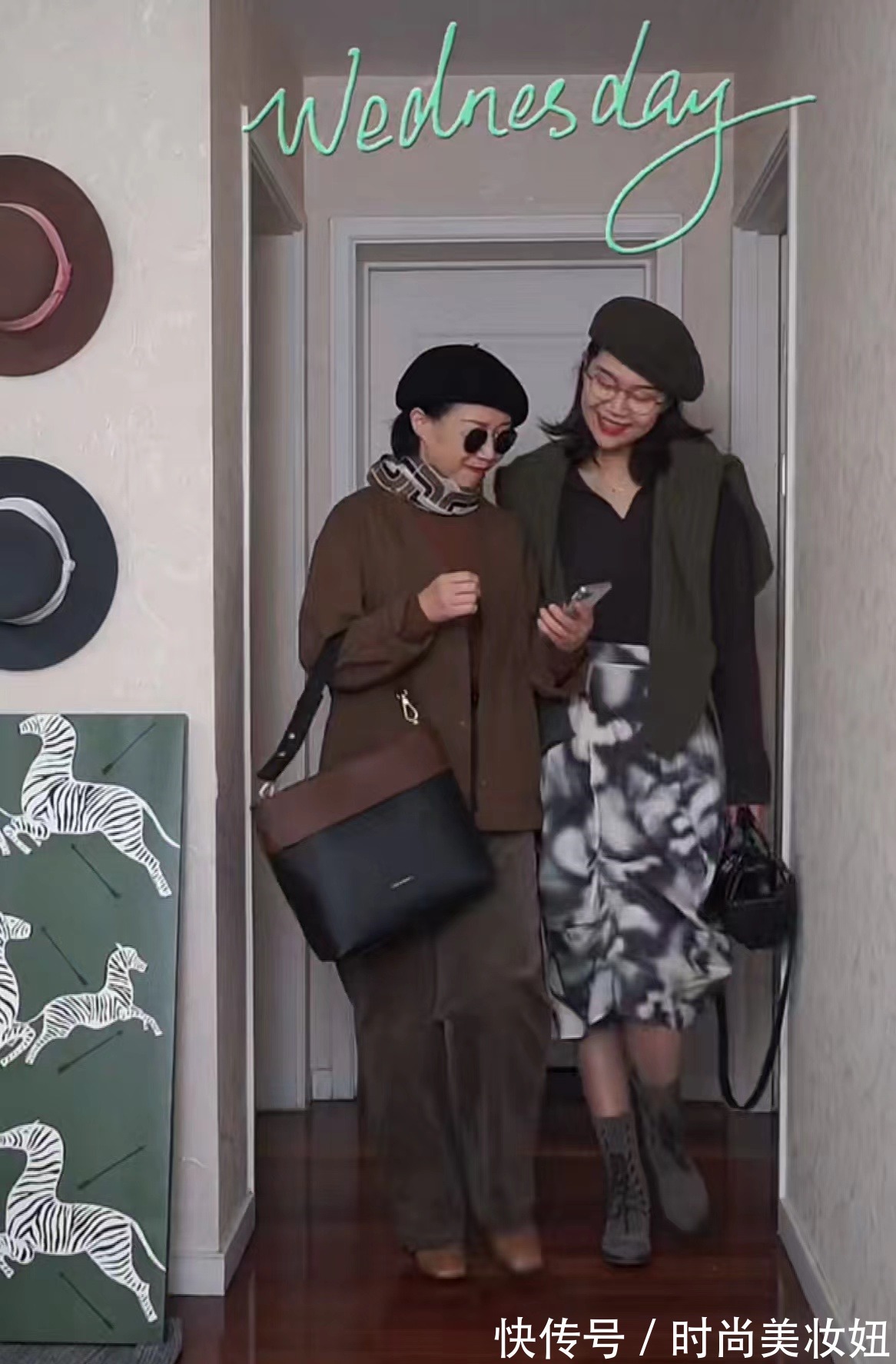 母女 “母女”穿搭不仅只有三木,这对母女也靠穿搭火了,气质高级优雅