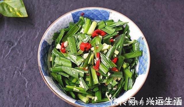 韭菜|这菜是“推粪机”,便秘的人常吃,润肠通便,吃一次排空黑宿便!