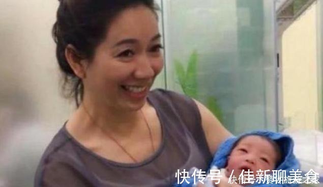 孩子|“最美外婆”产房外火了,风头盖过刚出生宝宝,生护士都看直了眼