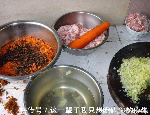 饺子馆老板不小心说漏嘴饺子馅加勺它,汤汁很浓郁,味道好千倍