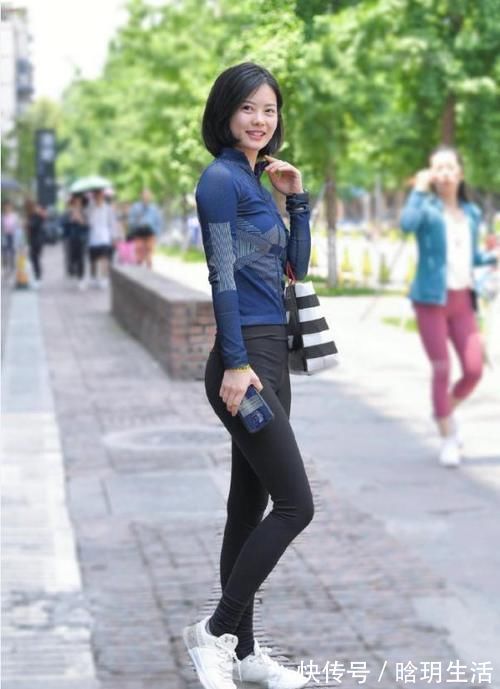 休闲 小姐姐今年芳龄40,穿这身休闲运动装,瞬间年轻10岁