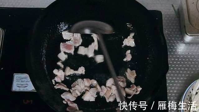 为啥很多饭店把芹菜炒杏鲍菇当做招牌菜试着炒一次,真能吃上瘾