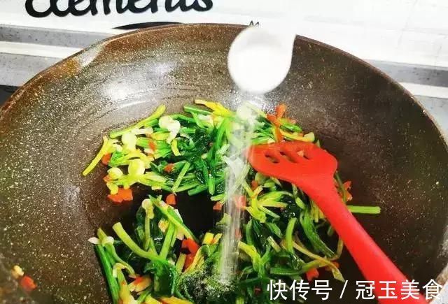 草酸|不管你有多懒,千万在炒前把这种蔬菜焯水,否则吃了会伤身体!