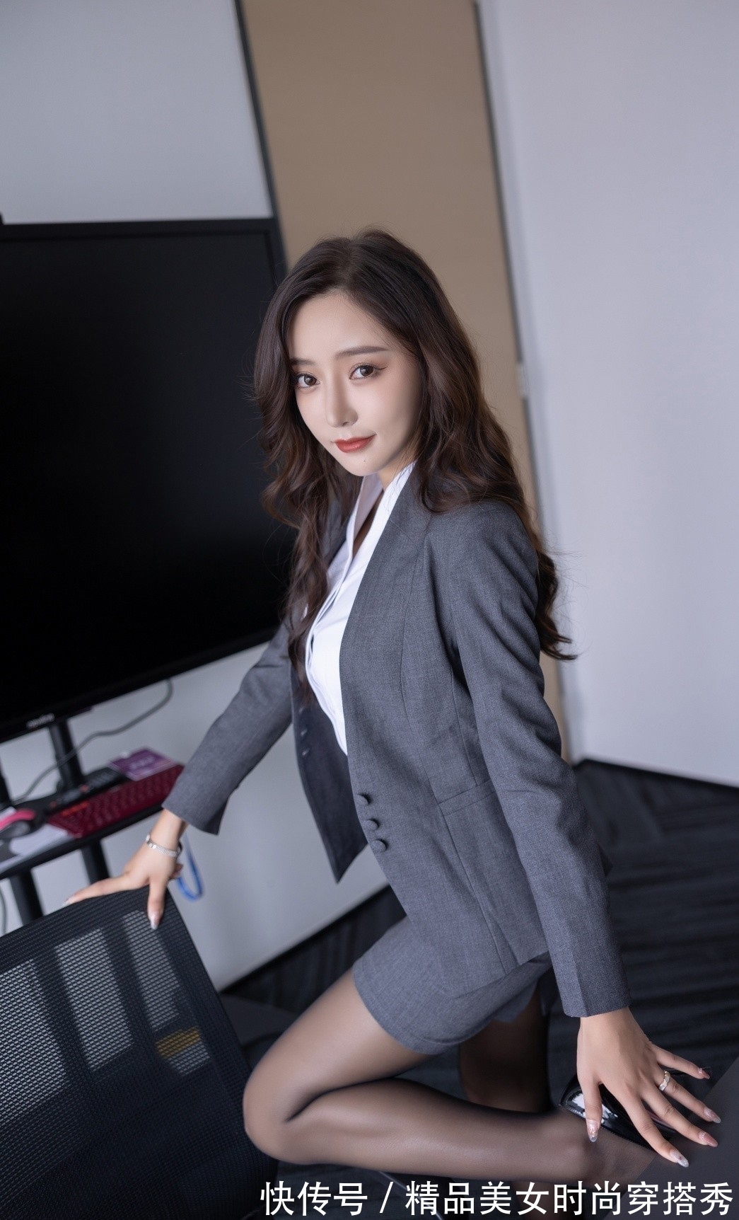 西装套装裙 职场穿搭:西装套装裙既能展现干练的职场气质,又不失女性的优雅