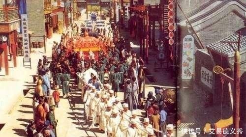 贾府|红楼梦中，为何宝钗进贾府能和宝玉走大门，林黛玉却只从侧门进!