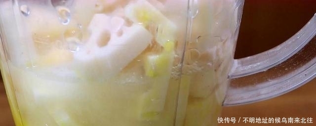 莲藕别炒着吃,加2个鸡蛋,简单一做,美味营养,比油条还好吃