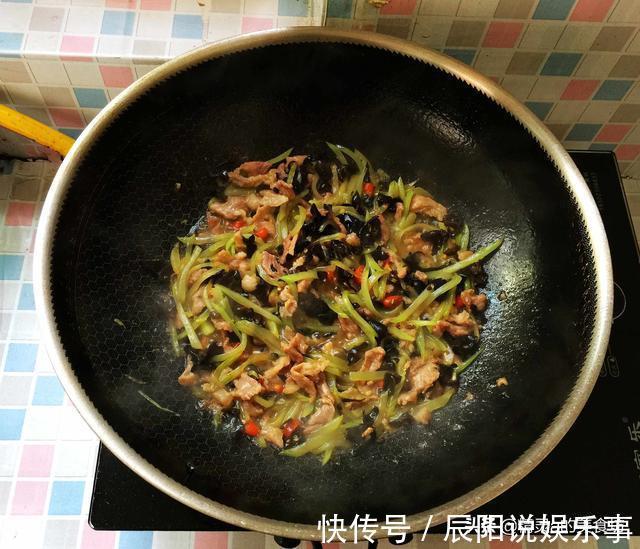 一人|我和儿子的简餐,30分钟搞定,一人一大盘,儿子直呼太好吃啦