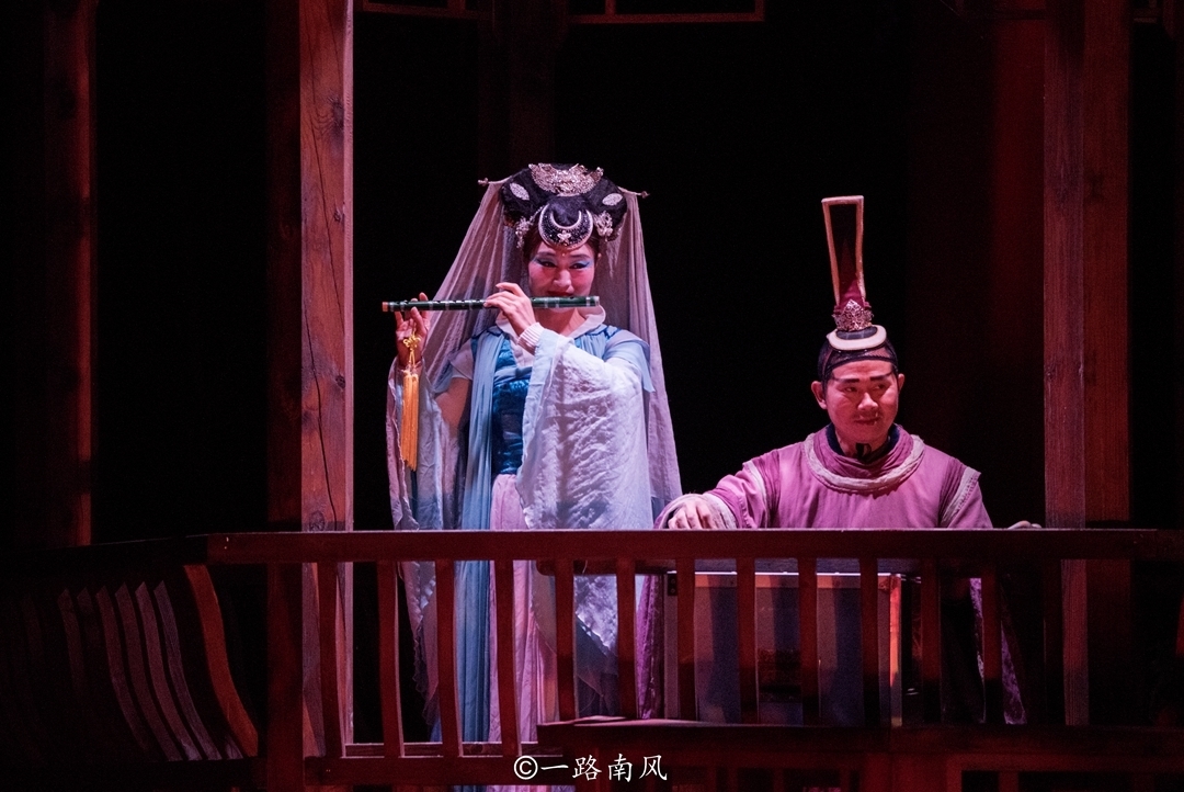 后半程|江西龙虎山出现创新演出,游客要边走边看,后半程还要坐船追着跑