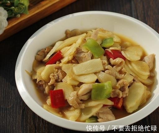 翻炒|冬吃萝卜夏吃姜,仔姜炒鸡腿肉的作法