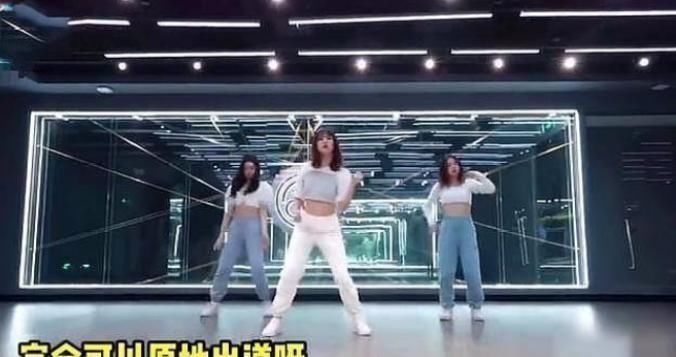 名媛|任正非小女儿跳舞稳居C位,妖娆舞姿实力抢镜,简直太美了