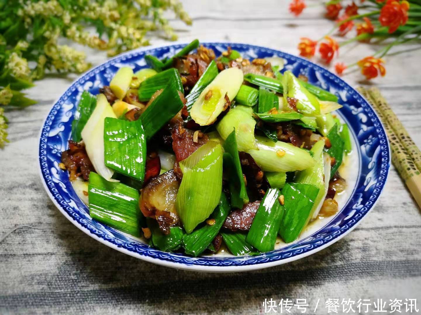 蒜苗|12月别知道吃芹菜茼蒿,蒜苗炒腊肉,鲜嫩可口下饭特香