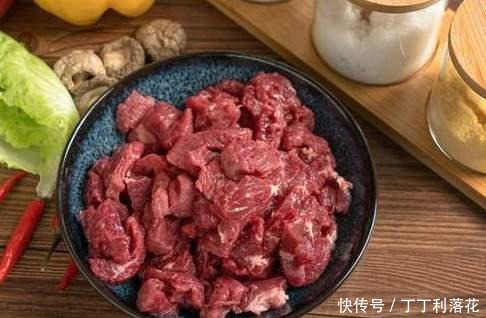 西红柿|炖牛肉别只会焯水,大厨给你支两招,牛肉软烂入味,不柴也不腥