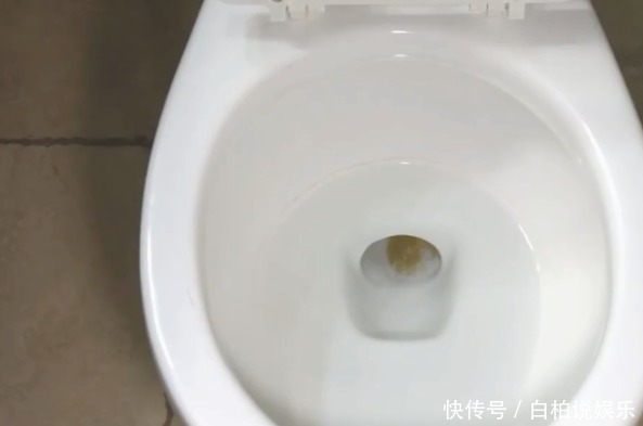 保姆|马桶上尿液又黄又臭老保姆的一个“土方法”从此再也不用刷马桶
