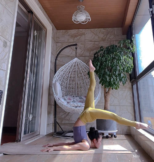 体型|盐城气质女孩，通过瑜伽收获了令人羡慕的身材，腹肌马甲线统统有