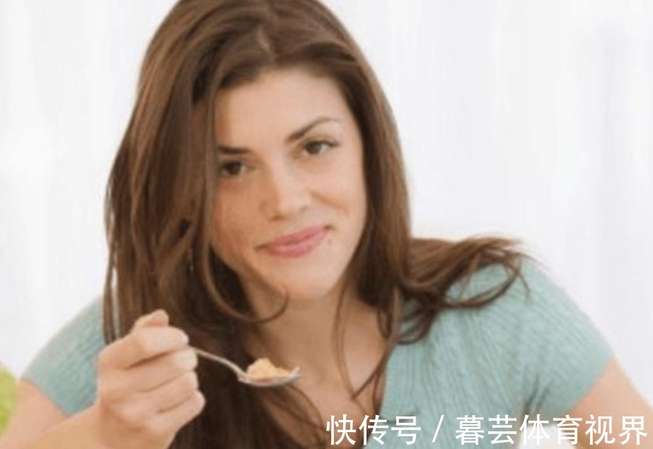 胎儿|女性怀孕期有顿饭要少吃,既让胎儿不舒服,又让其“长肉部长胎”