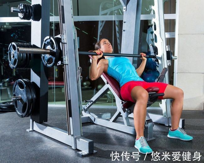 双杠臂|胸肌怎么练最有效最快?强化训练这4个动作,拥有饱满厚实的胸肌