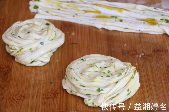 夏天就馋这个饼，不发面不烫面，柔软层次多，外面要10块一斤