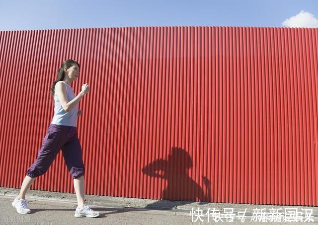 判断|一个人寿命,能从“走路”判断出来?2个走路要点,把握住更长寿