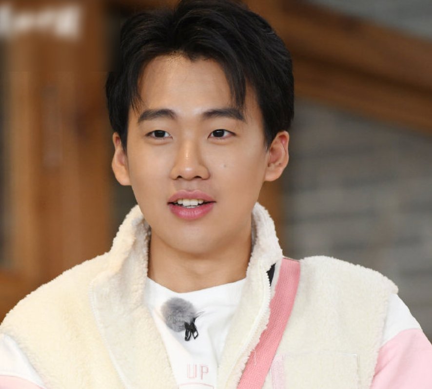 《奔跑吧第九季》剪影海报出炉,原班人马回归,新成员却被质疑