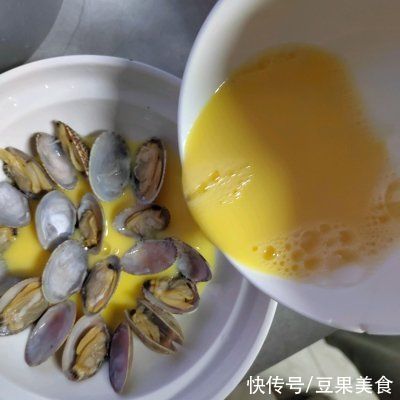 花蛤蒸蛋一端上来,锅里的米饭都变成了摆设