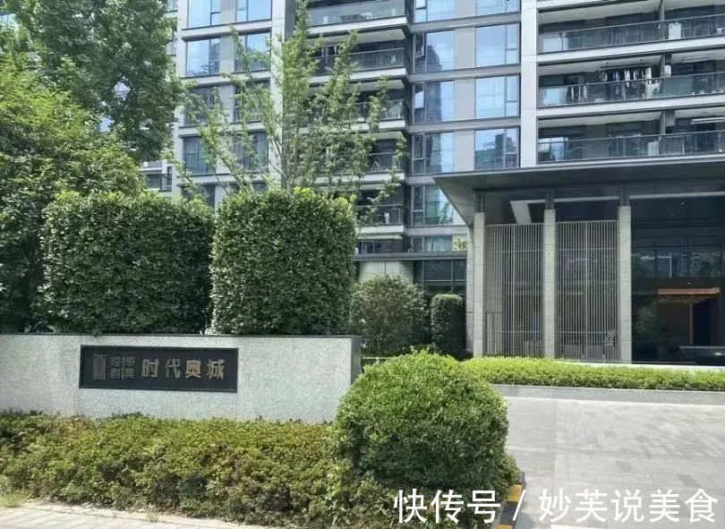 新房|一小区交付三个月,一套二手房都没卖掉!中介:挂牌价吓跑客户