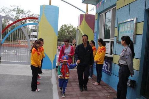 苹果|要想宝宝脾胃强健吃饭香,两种水果煮水喝,个头蹿得也快