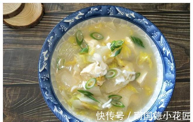 豆腐|白菜炖豆腐，万不可把豆腐和白菜的顺序放错，否则味道不香汤不白