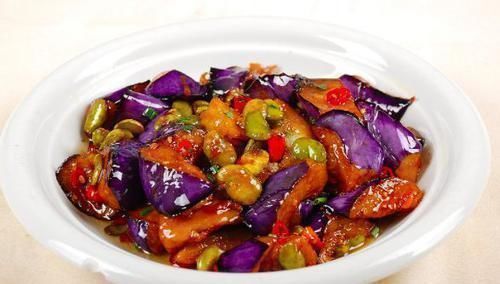 寒性食物|医生吃茄子好处多多，但2种人一口不要吃，后悔现在才知道