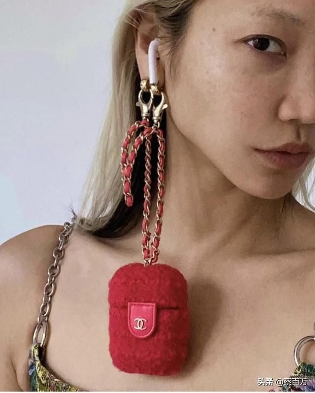 LV的胡萝卜咸鱼蔬菜零钱包成真，这些耳机包还能变身饰品造型