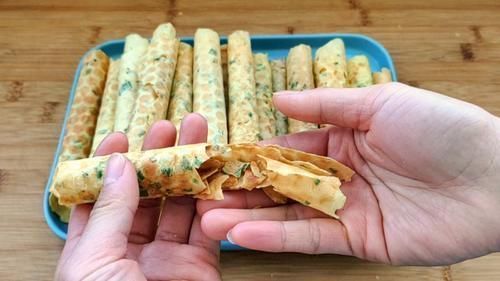 自制|超简单的自制零食:香葱薄脆,太香太脆了,宅家必备
