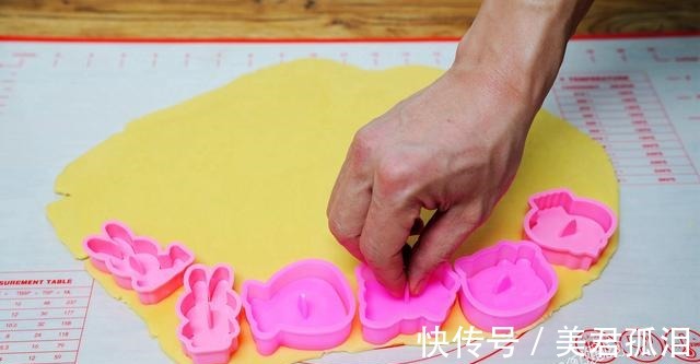 面皮|这款饼干制作简单酥脆好吃，比做曲奇容易多了，照着做一次就成功