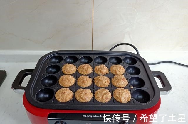 别再炸丸子了!教你新做法,不用油炸健康省油,比狮子头还香!